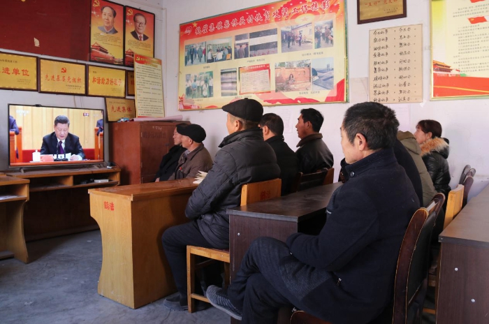 【纪检人·镜头】我市广大党员干部群众认真 收听收看“庆祝改革开放40周年”大会