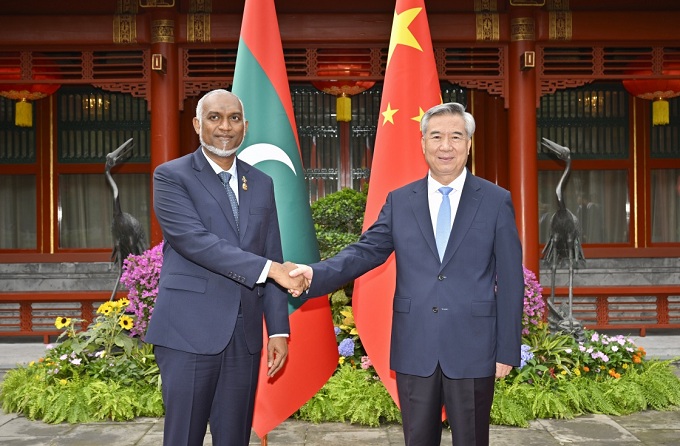 李希会见马尔代夫总统穆伊兹